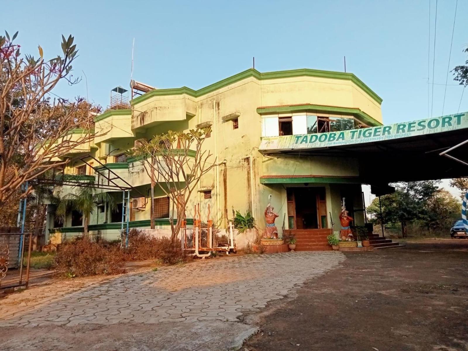 Oyo Flagship Tadoba Tiger Resort Mohurli Buitenkant foto